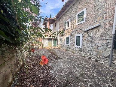 Foto Rustico in Via Costa Trentini 8, Colli Verdi di 250 m² con 10 locali