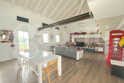 Foto Appartamento a Mogliano Veneto Centro di 228 m² con 8 locali