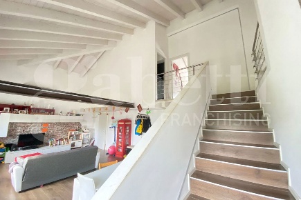 Foto Casa indipendente a Mogliano Veneto Centro di 228 m² con 8 locali