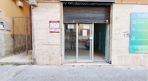Foto Negozio in Via Ferrara 46, Caserta Corso Trieste di 25 m² con 1 locali