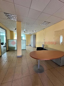 Foto Ufficio a Arezzo Via Fiorentina di 350 m² con 10 locali in affitto