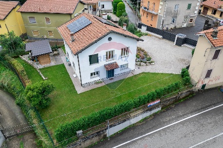 Foto Casa indipendente in VIA AGRARIA, Saltrio di 138 m² con 3 locali