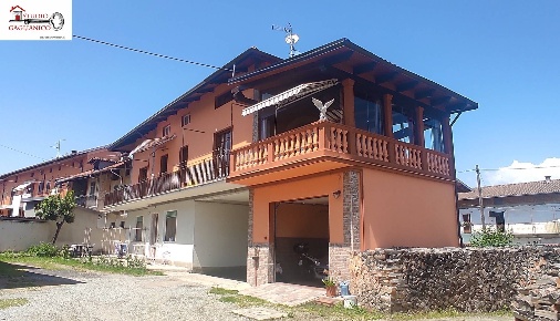 Foto Appartamento in Via Cesare Battisti, Benna di 175 m² con 4 locali