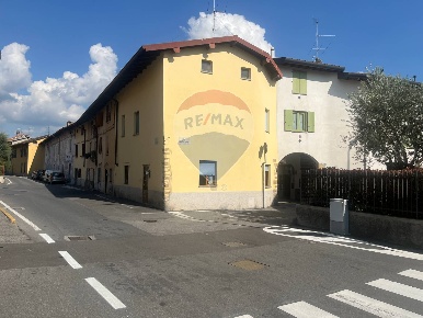 Foto Case semi ndipendenti in via IV Novembre, Curno di 160 m² con 5 locali