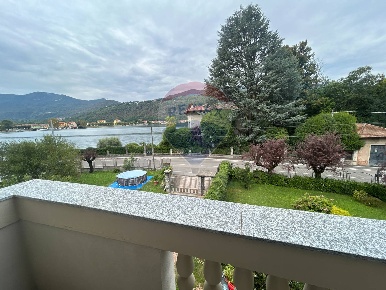 Foto Appartamento in Via Roma, Porto Ceresio di 100 m² con 4 locali