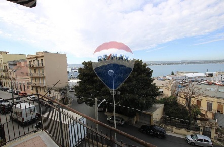 Foto Appartamento in via XIV ottobre, Augusta Centro di 200 m² con 8 locali