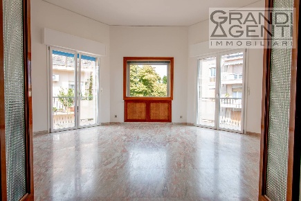 Foto Appartamento in Viale Della Repubblica, Verona Borgo Trento di 258 m²
