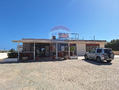 Foto Locale commerciale in Viale Paradiso, Pachino di 286 m² con 2 locali