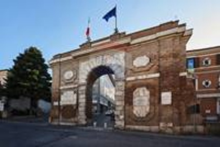 Foto Locale commerciale in centro, Monterotondo Centro di 200 m² in affitto