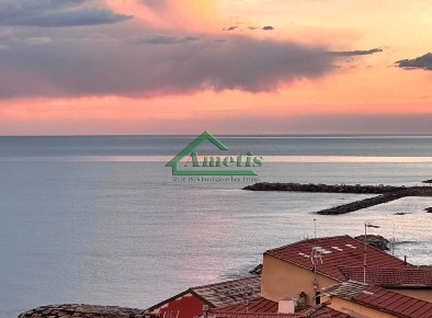 Foto Appartamento in Borgo Foce, Imperia Porto Maurizio di 94 m² in vendita
