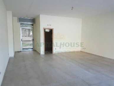 Foto Locale commerciale a Camposano Centro di 70 m² con 1 locali in affitto
