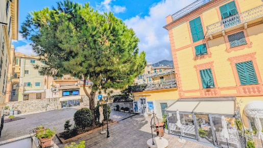 Foto Appartamento in Piazza Cristoforo Colombo, Arenzano Centro di 81 m²