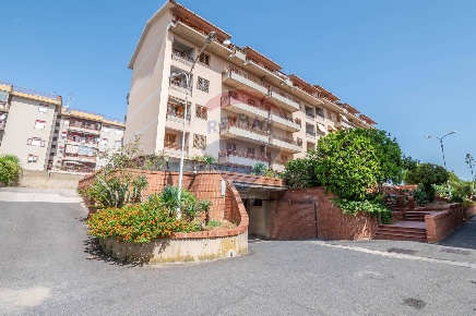Foto Appartamento in Via Sebastiano Foti, Caltagirone Centro di 185 m²