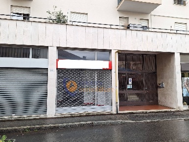 Foto Negozio in via Benvenuto Cellini, Busto Arsizio Frati di 35 m²