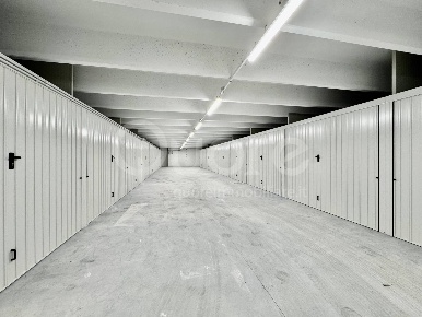 Foto Box in via Amaranto, Lignano Sabbiadoro Centro di 17 m² con 1 locali