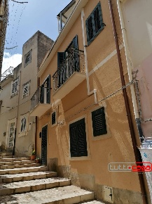 Foto Casa indipendente in Via Inclimona, Scicli con 5 locali in vendita