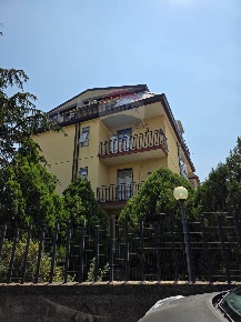 Foto Appartamento in Via Cesare Battisti, Belpasso Centro di 166 m²