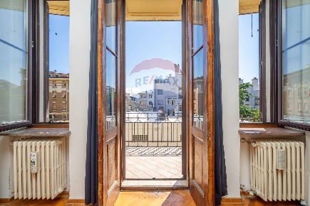 Foto Appartamento in Via Commerciale, Trieste Roiano di 230 m² con 7 locali