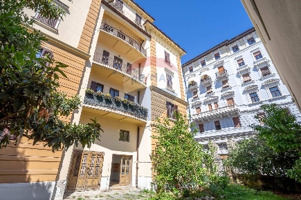 Foto Appartamento in Via Commerciale, Trieste Roiano di 230 m² con 7 locali