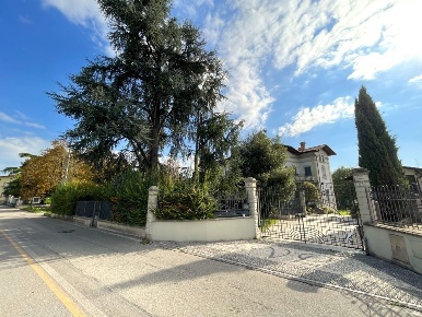 Foto Villa unifamiliare in Via San Fermo 6, Calcio di 292 m² con 12 locali