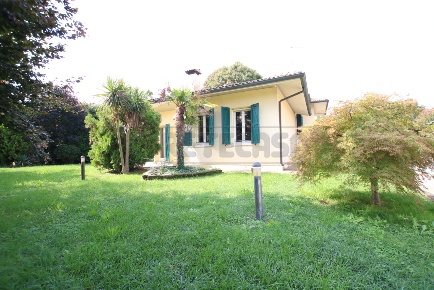 Foto Villa singola in Via Termine, Sossano di 239 m² con 8 locali