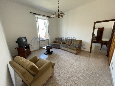 Foto Appartamento in Via Paolo Boselli, Taggia Centro di 90 m² con 5 locali