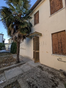 Foto Villa bifamiliare in Via Tiziano Vecellio 22, Padova di 180 m²