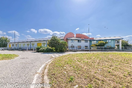 Foto Capannone industriale in Via novara 9, Ivrea di 3000 m² con 12 locali