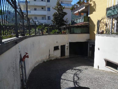 Foto Garage in Via Alveo Sant' Alfonso  14, Angri Centro di 140 m²
