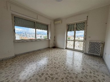 Foto Appartamento in Via Cappello Vecchio 5, Salerno di 65 m² con 2 locali