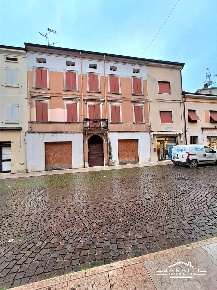 Foto Case semi ndipendenti a Novi di Modena Centro di 296 m² con 10 locali