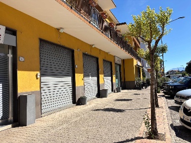 Foto Locale commerciale in Via Italia 27, Montecorvino Pugliano Pratole