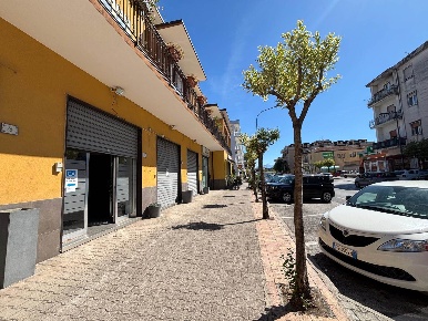 Foto Locale commerciale in Via Italia 27, Montecorvino Pugliano Pratole