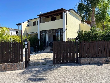 Foto Villa bifamiliare a Campofelice di Roccella di 85 m² con 3 locali