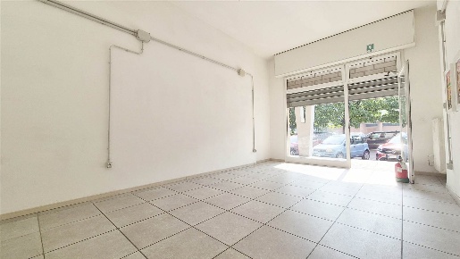 Foto Negozio a Modena Musicisti di 30 m² con 1 locali in vendita