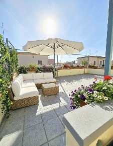 Foto Casa indipendente a Prato Cafaggio - Grignano di 200 m² con 8 locali