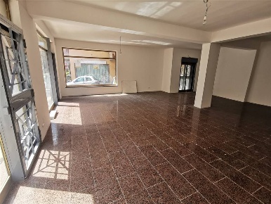 Foto Negozio a Aci Castello Centro di 110 m² con 2 locali in vendita