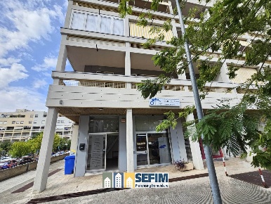 Foto Negozio in VIA ETTORE MAIORANA, Matera Centro di 25 m² con 1 locali