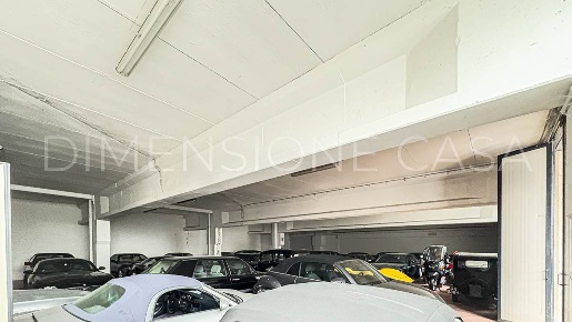 Foto Capannone industriale in via martiri delle foibe, Modena di 500 m²