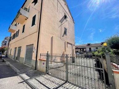 Foto Garage in buozzi 94, Follonica Centro di 13 m² con 1 locali in vendita