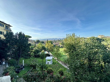 Foto Villa unifamiliare in Viale Machiavelli, Firenze di 160 m² in vendita