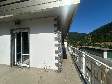 Foto Appartamento a Isola del Cantone Centro di 110 m² con 4 locali