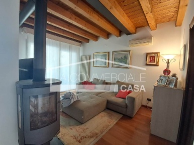 Foto Case semi ndipendenti a Mogliano Veneto Centro di 238 m² con 10 locali