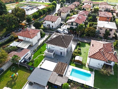 Foto Villa unifamiliare in Via Amendola, Sesto Calende Centro di 360 m²