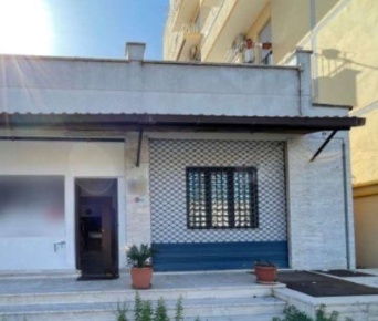 Foto Negozio in Via Edoardo Scarfoglio, Roma Casal Bruciato di 41 m²