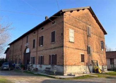 Foto Rustico in Via R. Formentini 23, Reggio nell'Emilia di 1426 m²