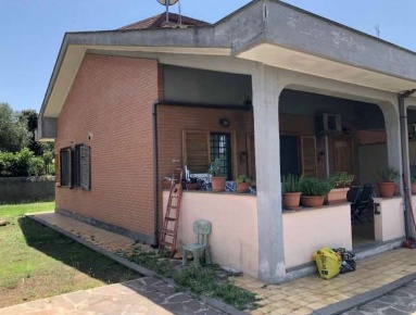 Foto Villa a schiera in Via Tirino 42, Ardea Nuova Florida di 156 m²