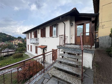 Foto Appartamento in Via Della Repubblica  1, Laveno-Mombello Laveno