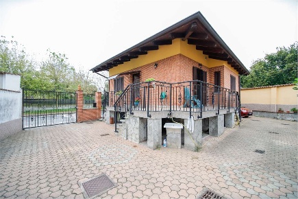 Foto Casa indipendente a Brandizzo di 120 m² con 5 locali in vendita