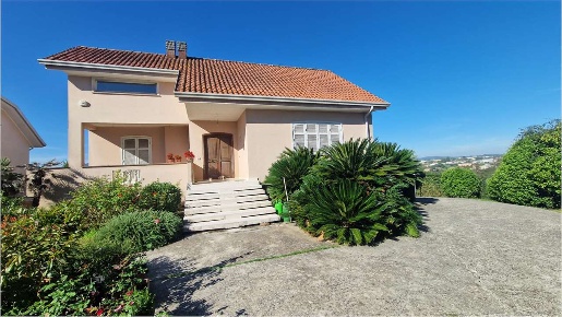 Foto Villa unifamiliare in VIA FERENTINO, Frosinone Tribunale di 380 m²